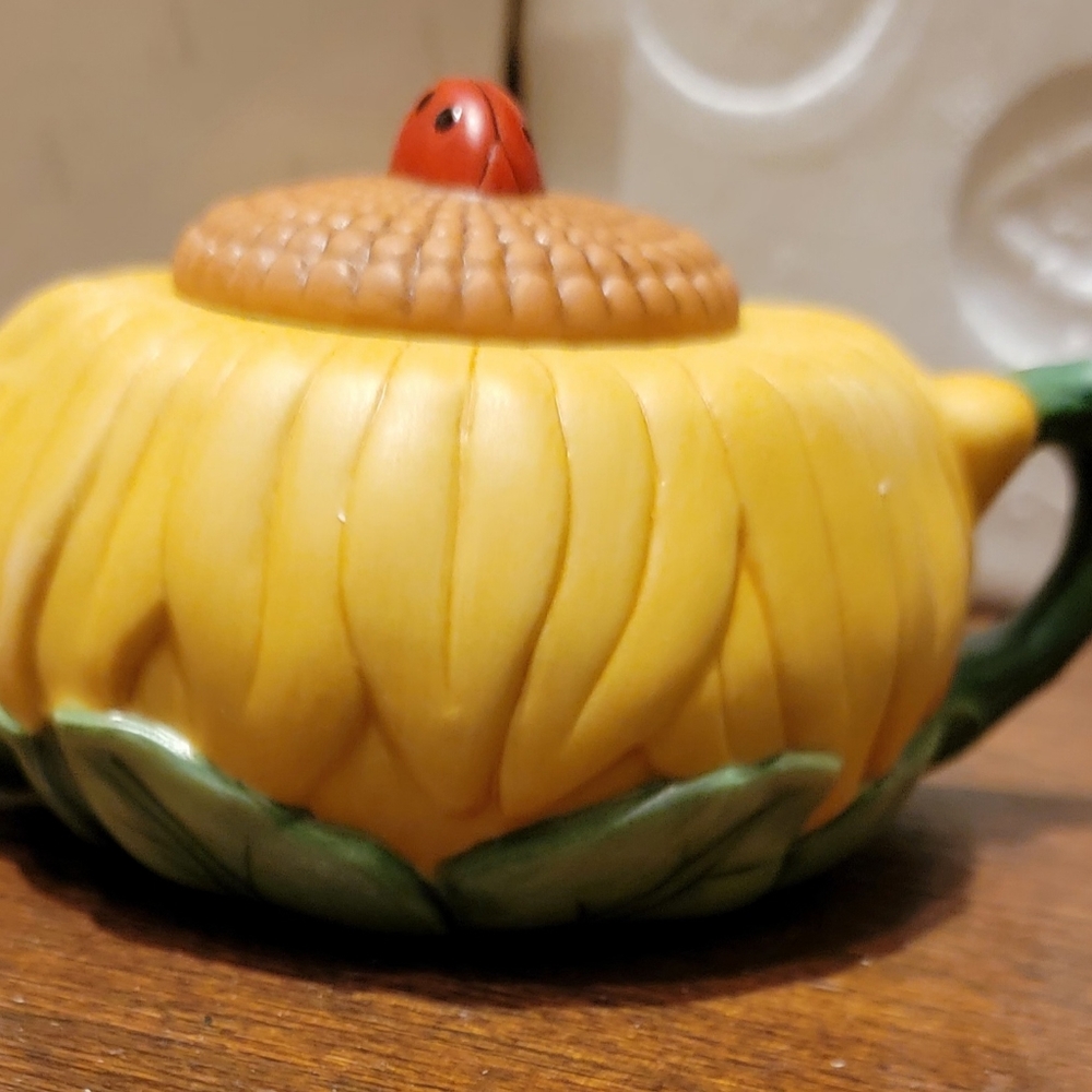 Teapot - Picture 3 of 16